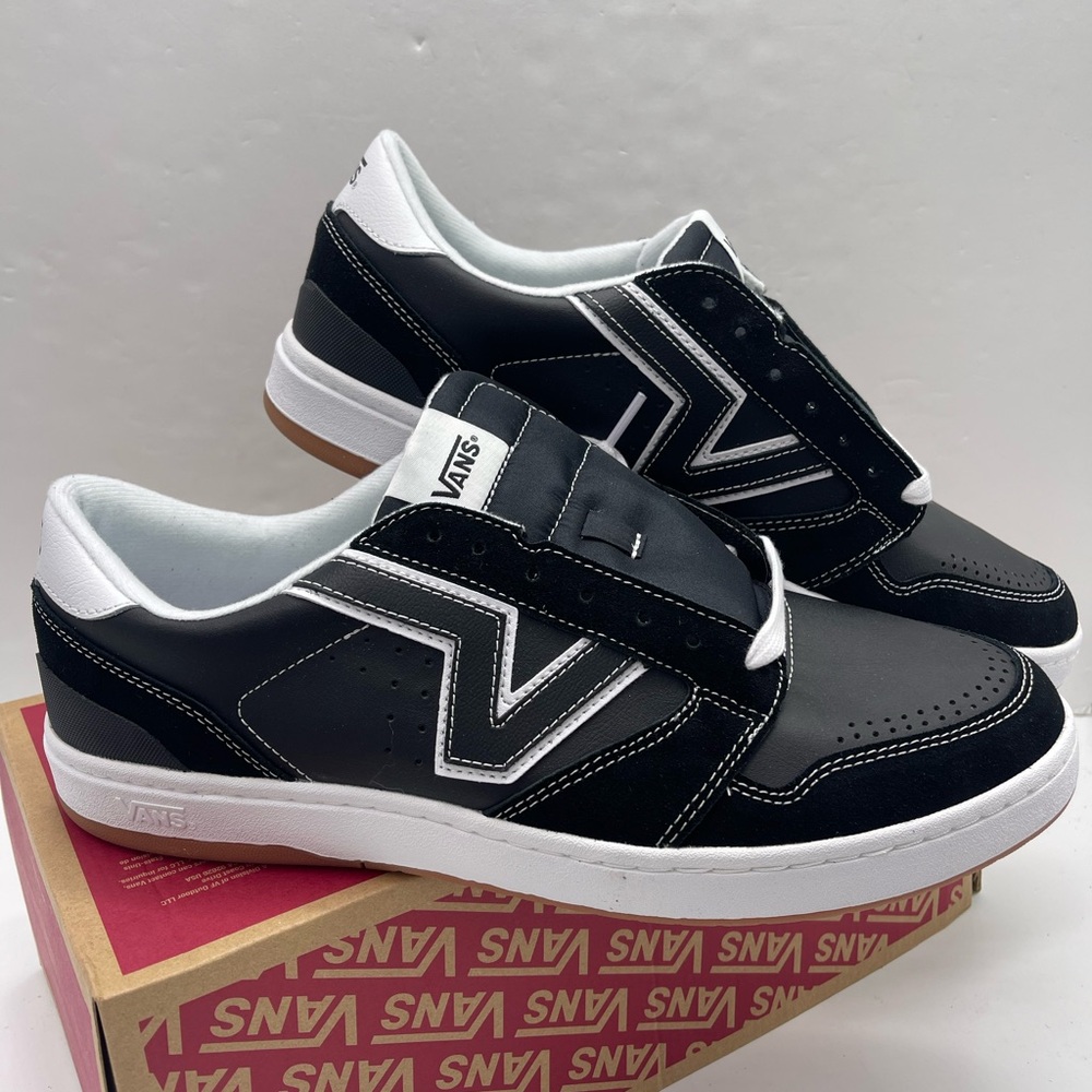 Vans • Men's Black and White Lowland 2.0
Black/White
VN000D6RBZW Sneakers Skate - Picture 7 of 16